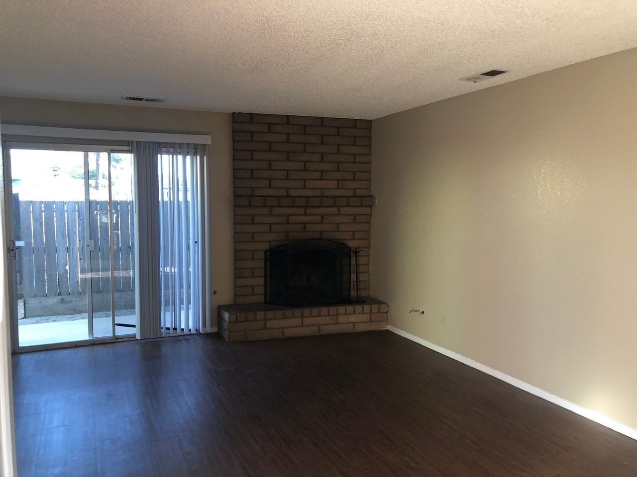 464 N Cherry St - Photo 3 of 11