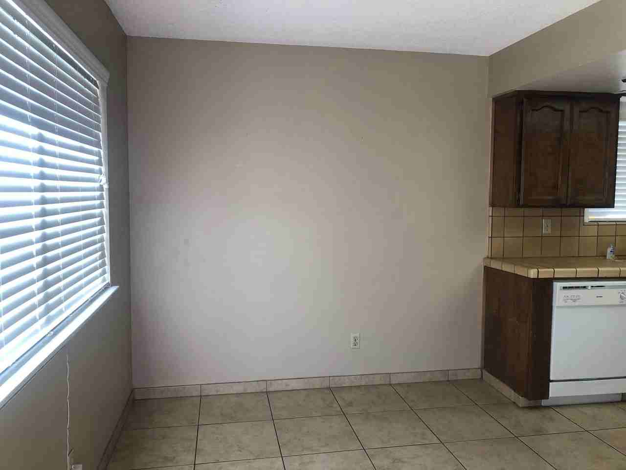 464 N Cherry St - Photo 6 of 11