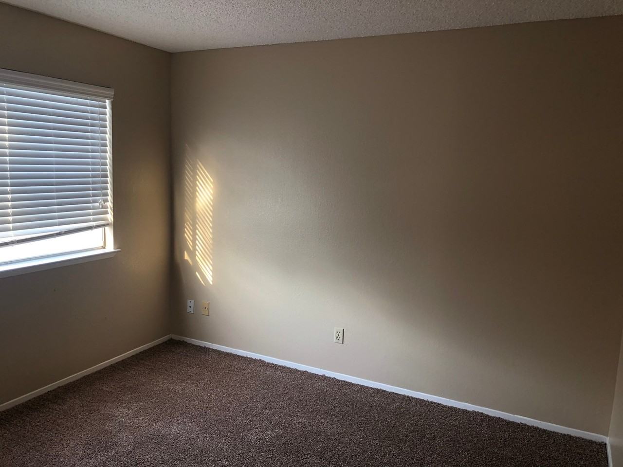 464 N Cherry St - Photo 7 of 11