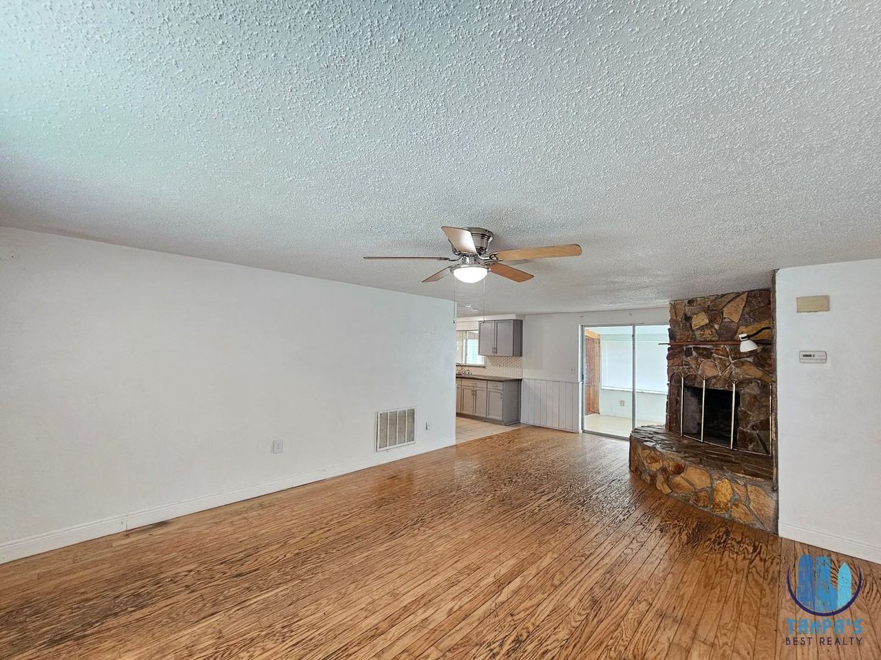 15812 Sea Pines Dr - Photo 3 of 20