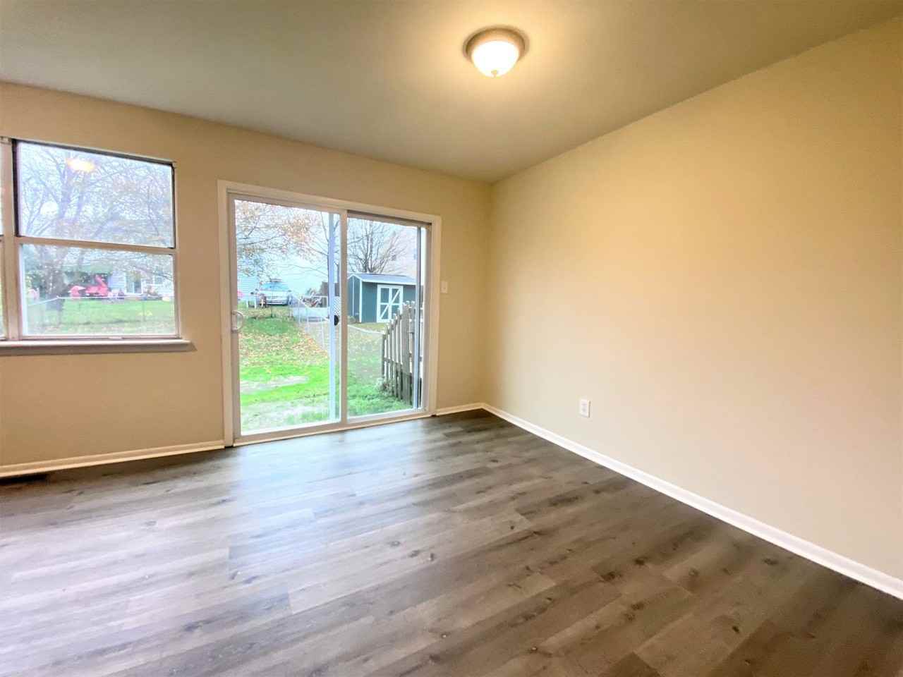 727 Holly Dr - Photo 3 of 8