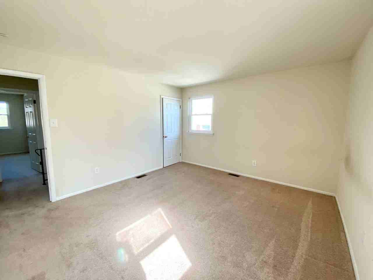 727 Holly Dr - Photo 5 of 8