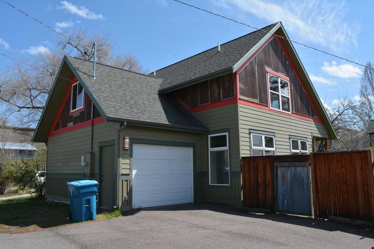 1111 Holmes St - Photo 4 of 27