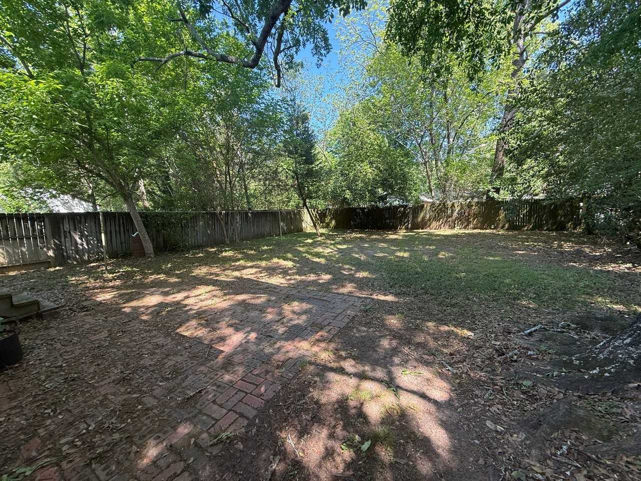 311 Bradley Dr - Photo 4 of 12