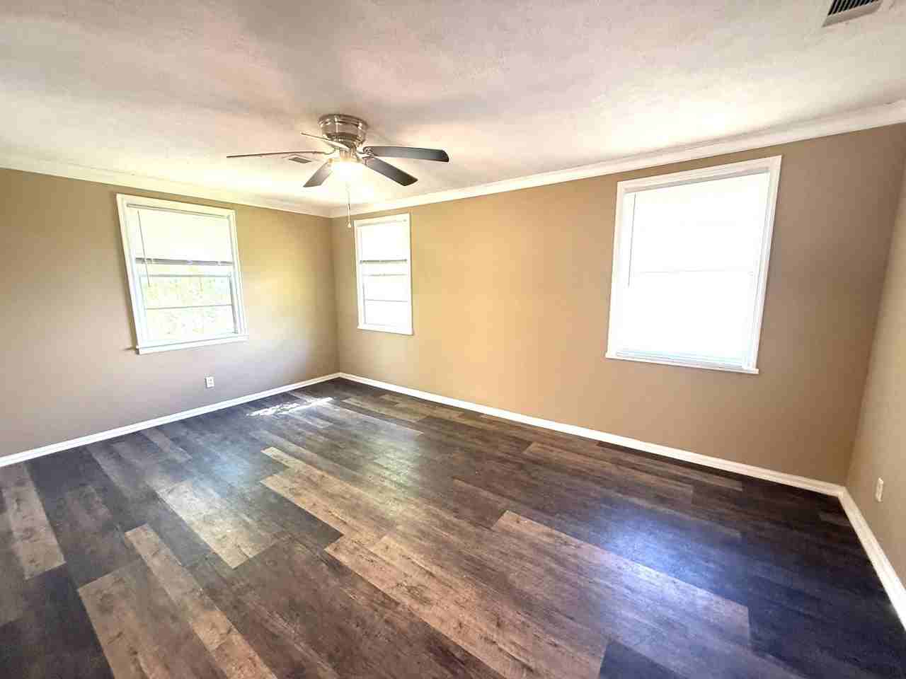 311 Bradley Dr - Photo 5 of 12