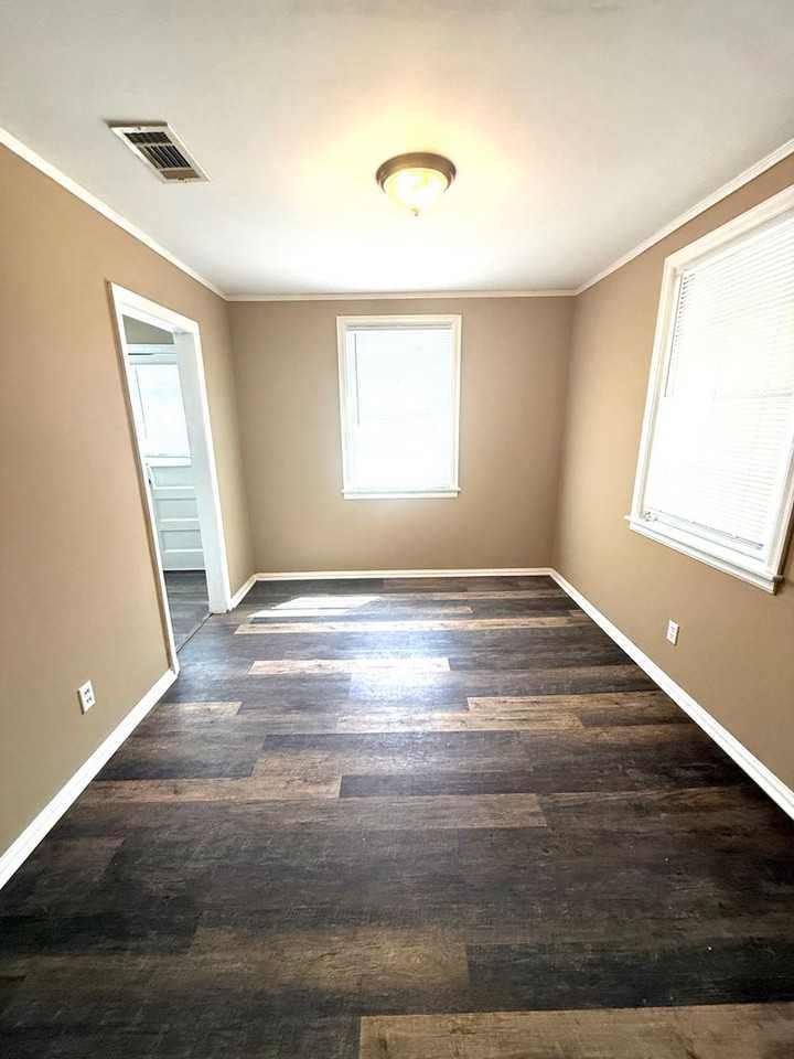 311 Bradley Dr - Photo 6 of 12