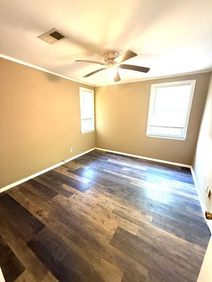 311 Bradley Dr - Photo 7 of 12