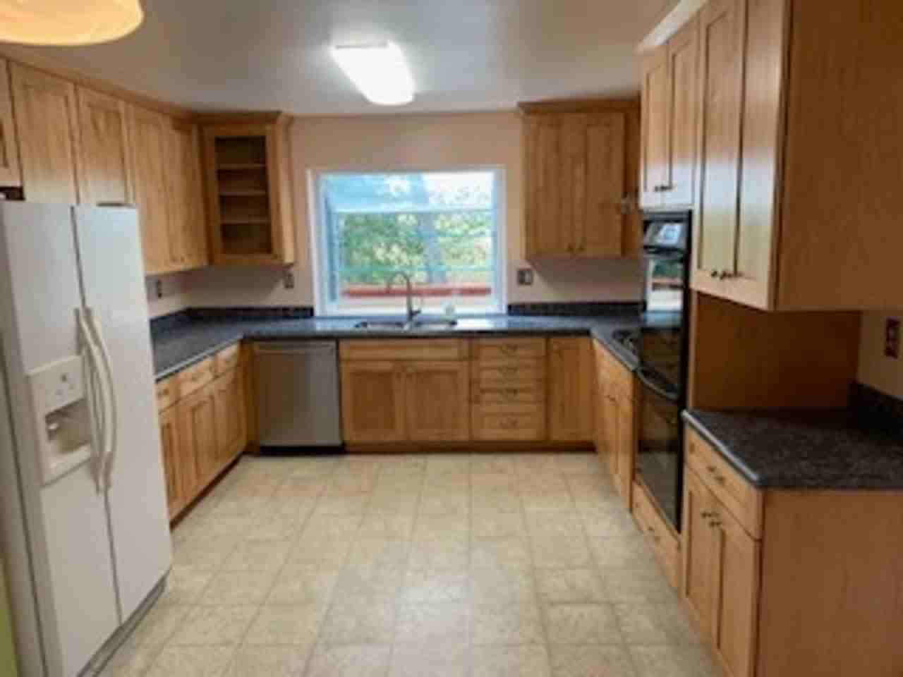 357 Lee St - Photo 6 of 28