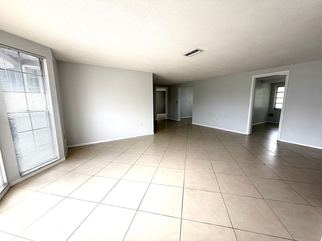 3137 Markridge Rd - Photo 3 of 27