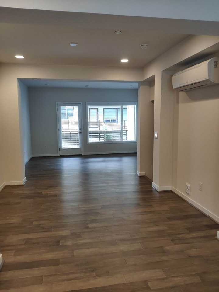 934 7th Ave Ne - Photo 3 of 11