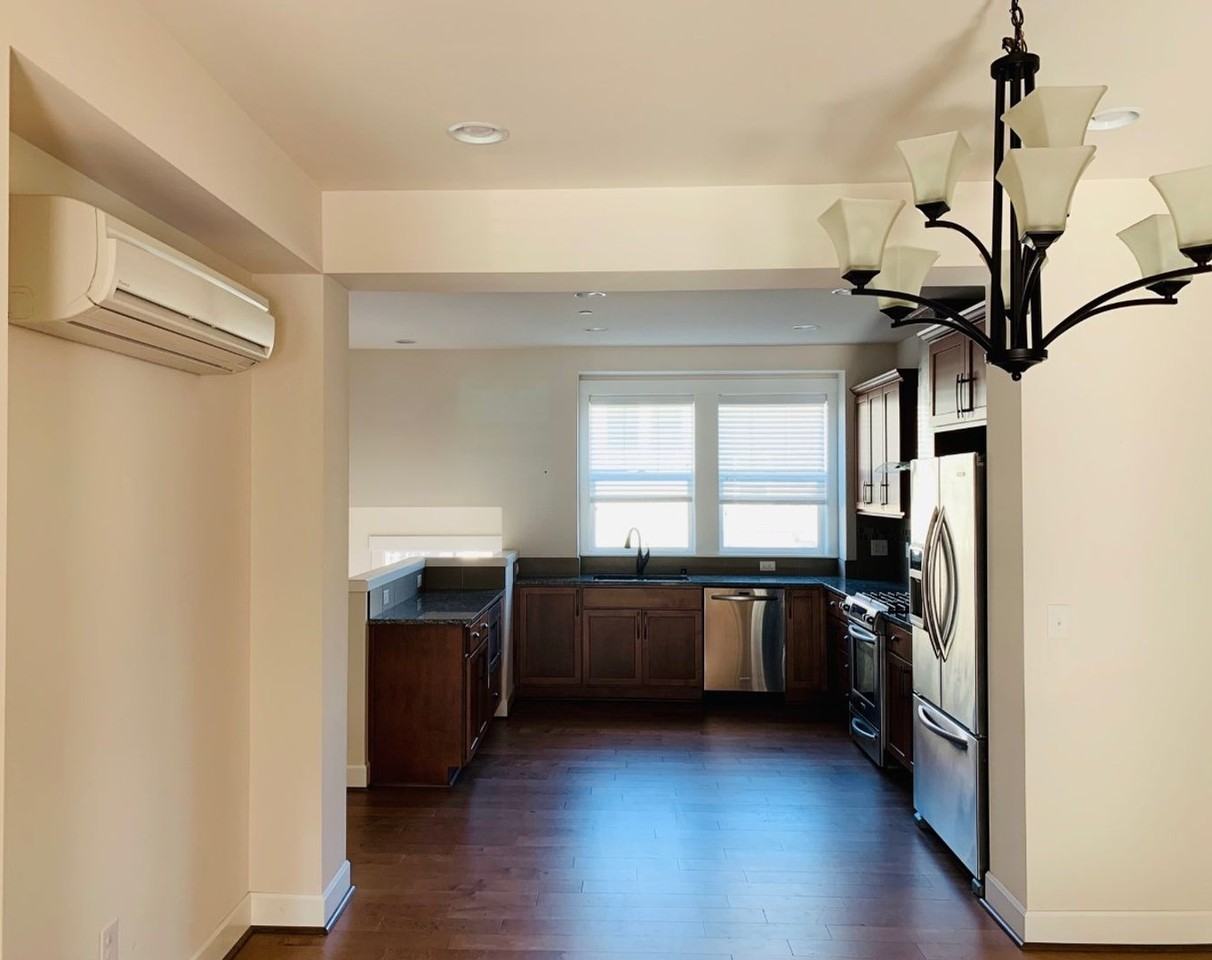 934 7th Ave Ne - Photo 4 of 11