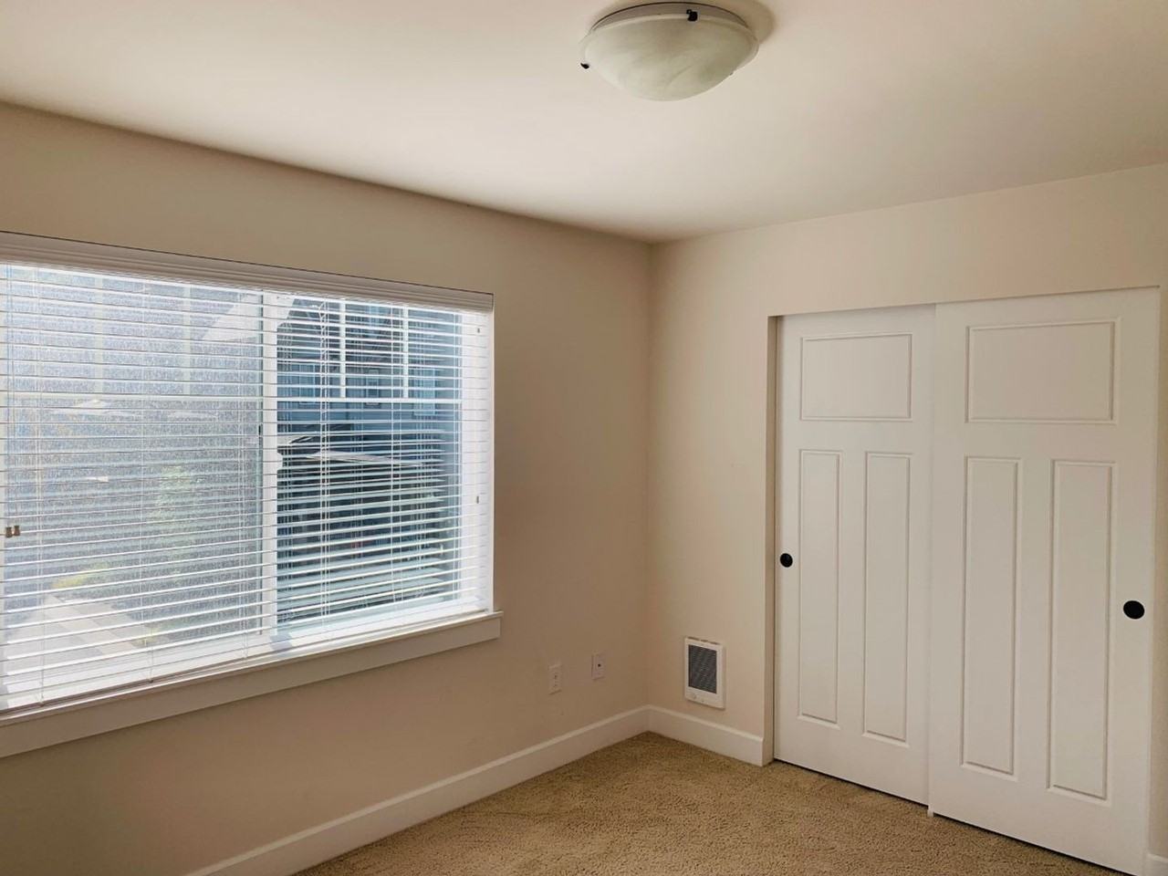 934 7th Ave Ne - Photo 7 of 11