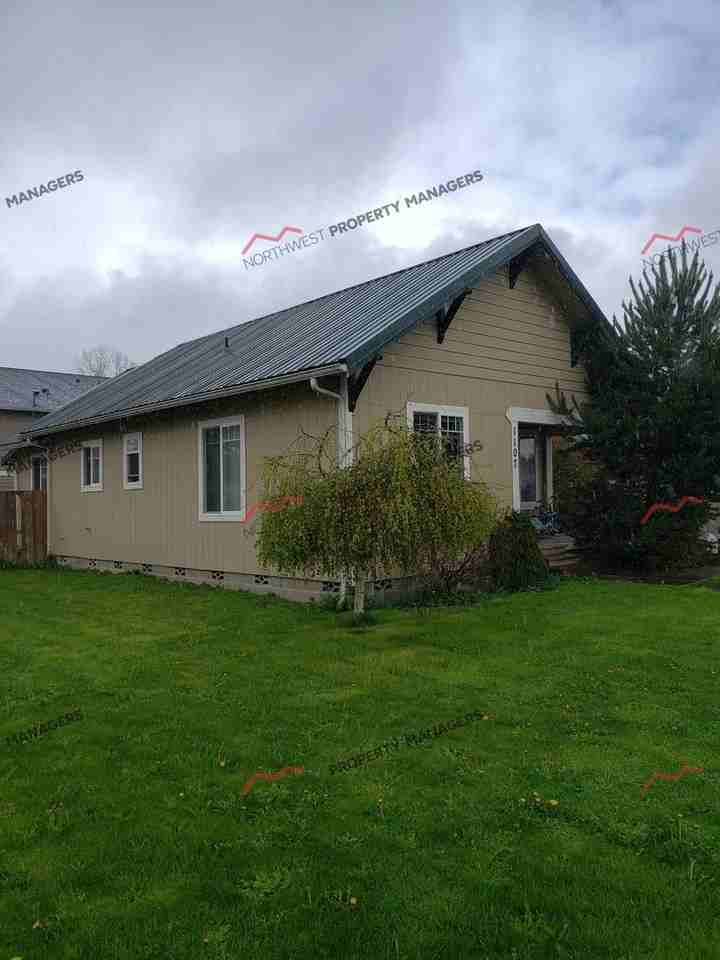 1107 Woodland Ave - Photo 2 of 10