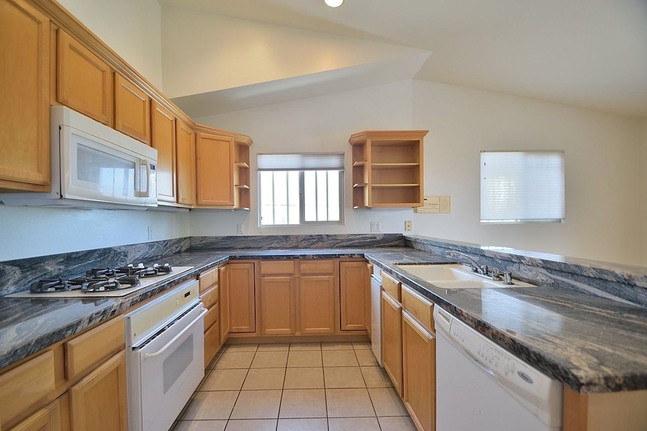 1466 12th St - Photo 6 of 17