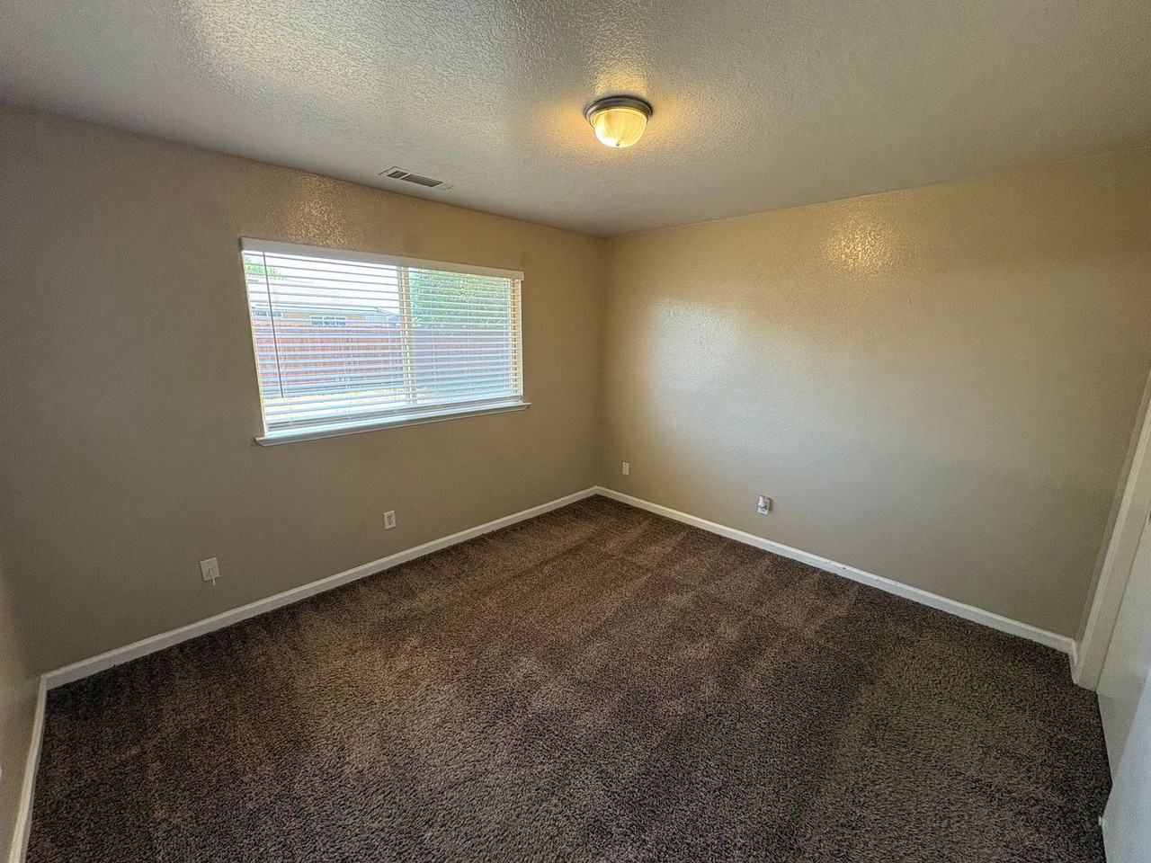 941 S T St - Photo 5 of 28