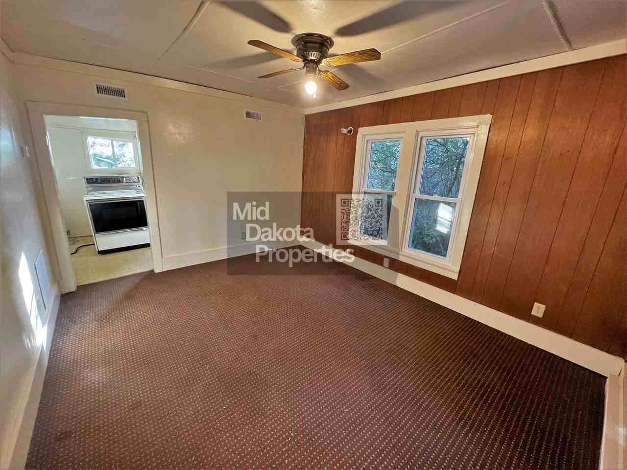 608 S Wisconsin St - Photo 3 of 9