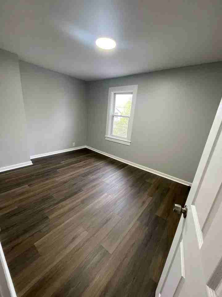 518 E 1st St - Photo 4 of 10