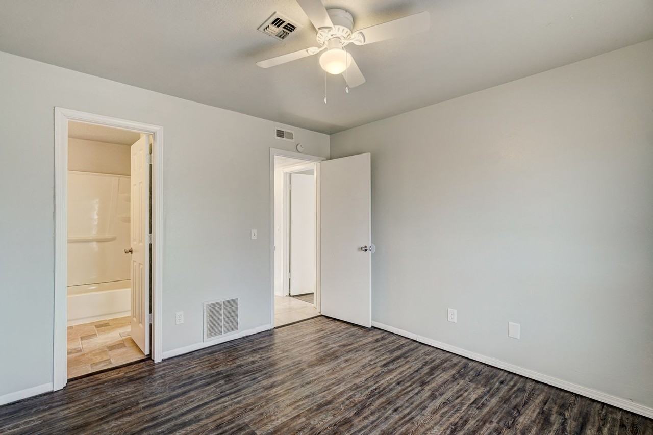 824 Se 14th St - Photo 5 of 38