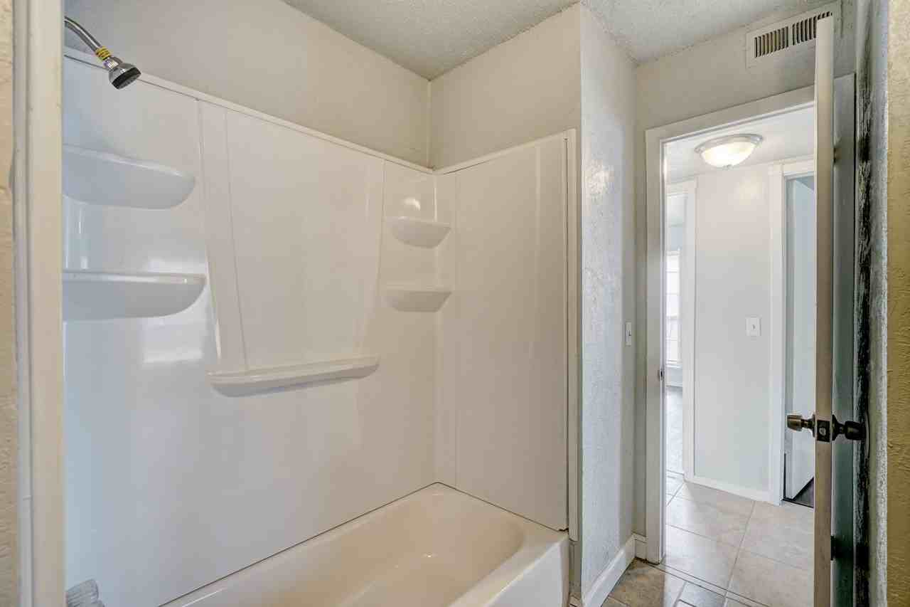 824 Se 14th St - Photo 7 of 38