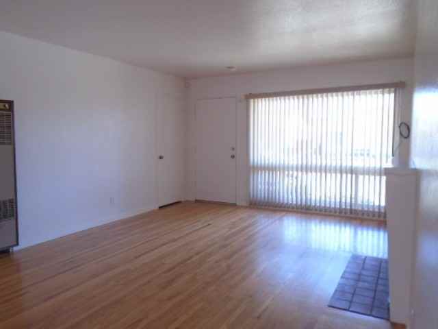 128 Newton St - Photo 3 of 15