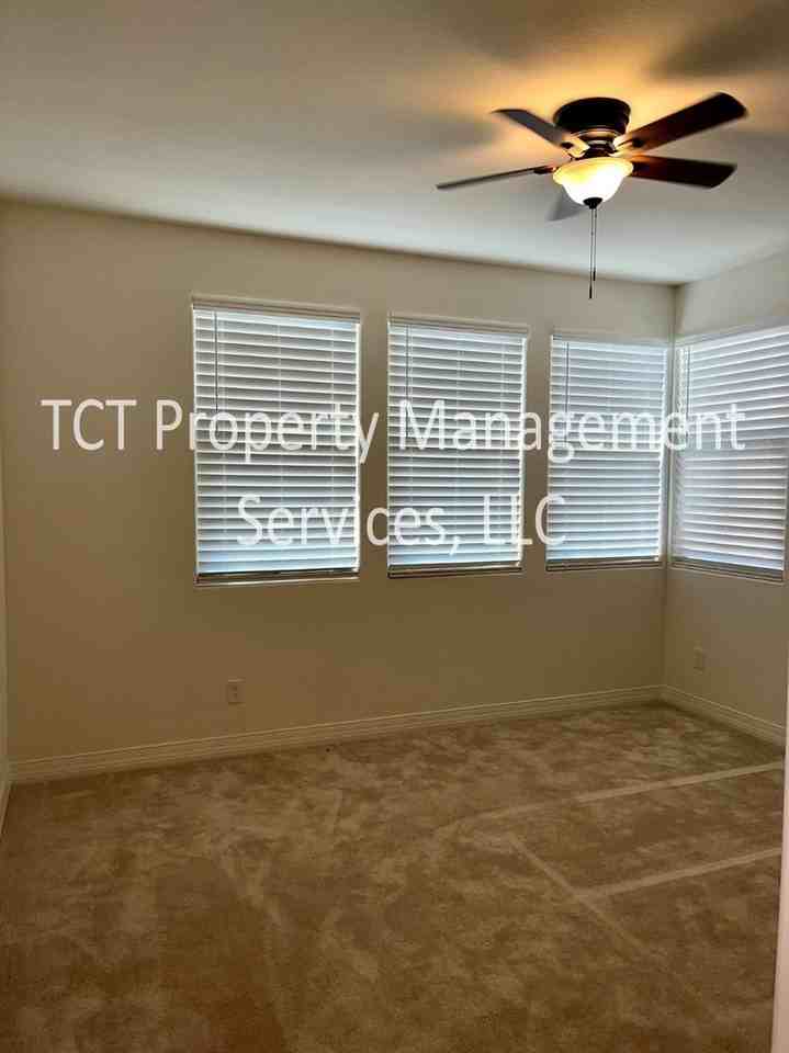 1737 E Hampton Ln - Photo 3 of 17