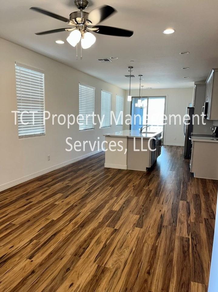 1737 E Hampton Ln - Photo 4 of 17