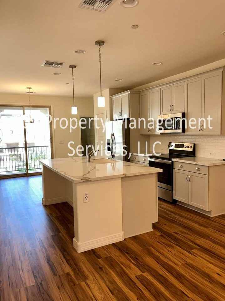 1737 E Hampton Ln - Photo 5 of 17