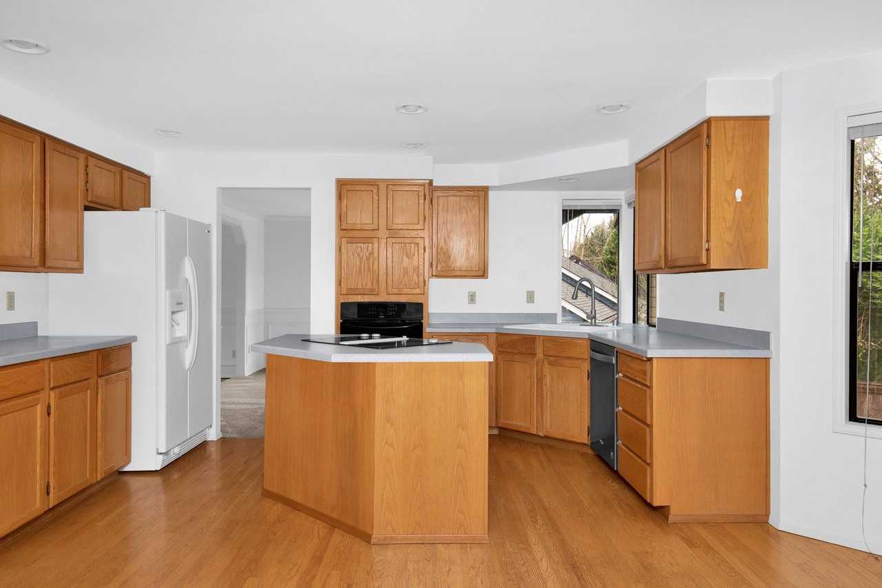 4314 170th Ct Ne - Photo 5 of 18