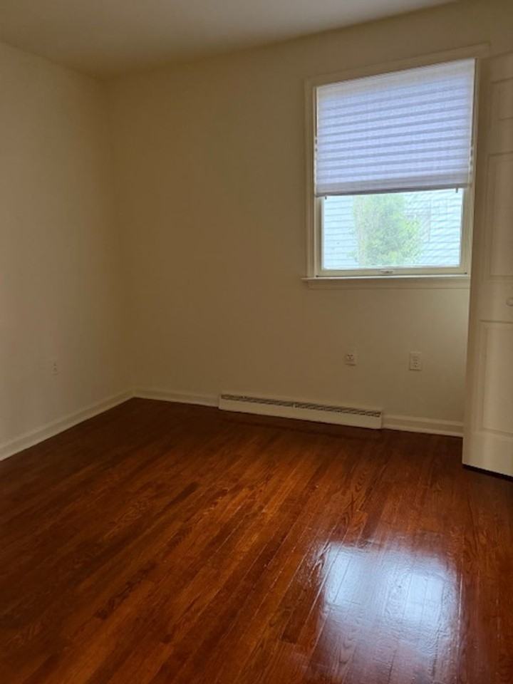 17812 Washington Grove Ln - Photo 5 of 24