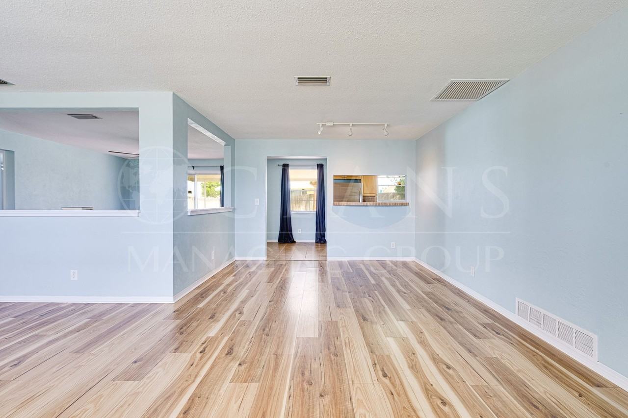 313 Plaza Blvd - Photo 6 of 35