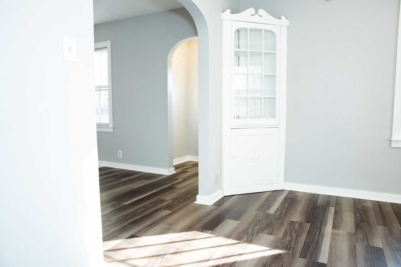 409 S College Ave - Photo 6 of 20