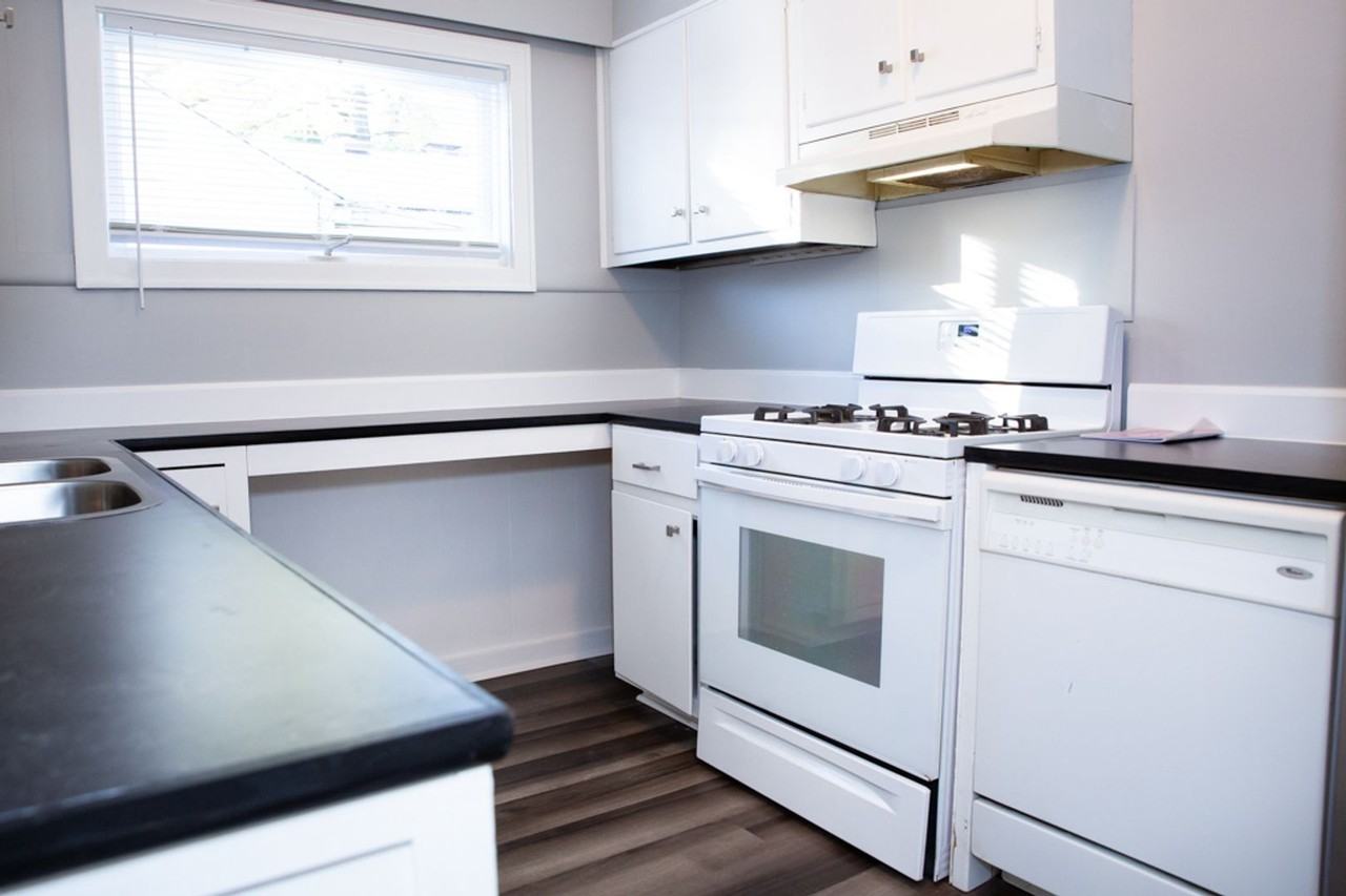 409 S College Ave - Photo 7 of 20