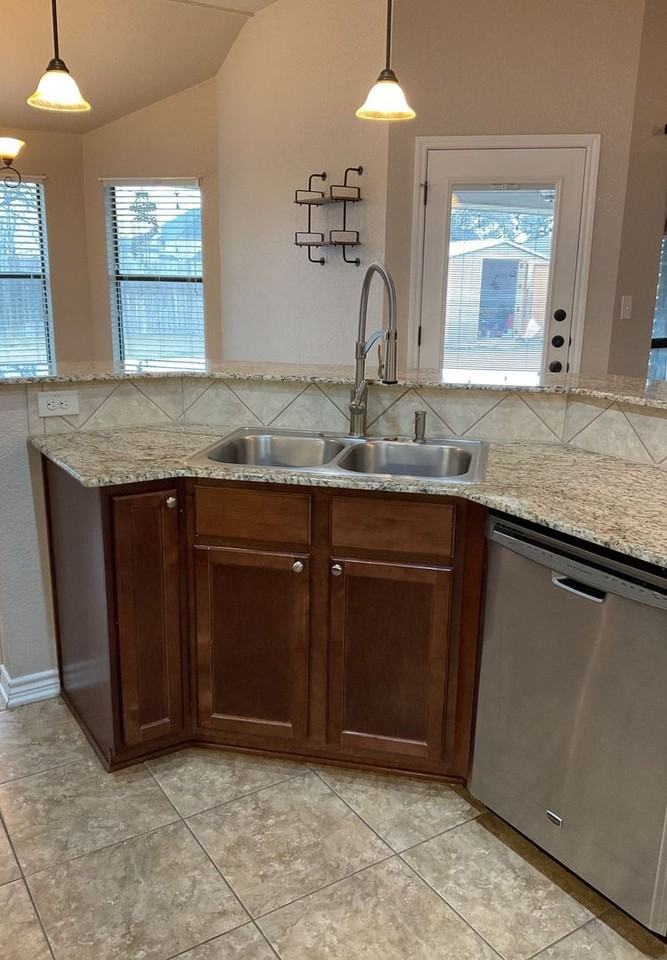 2704 Ancestor Dr - Photo 6 of 27