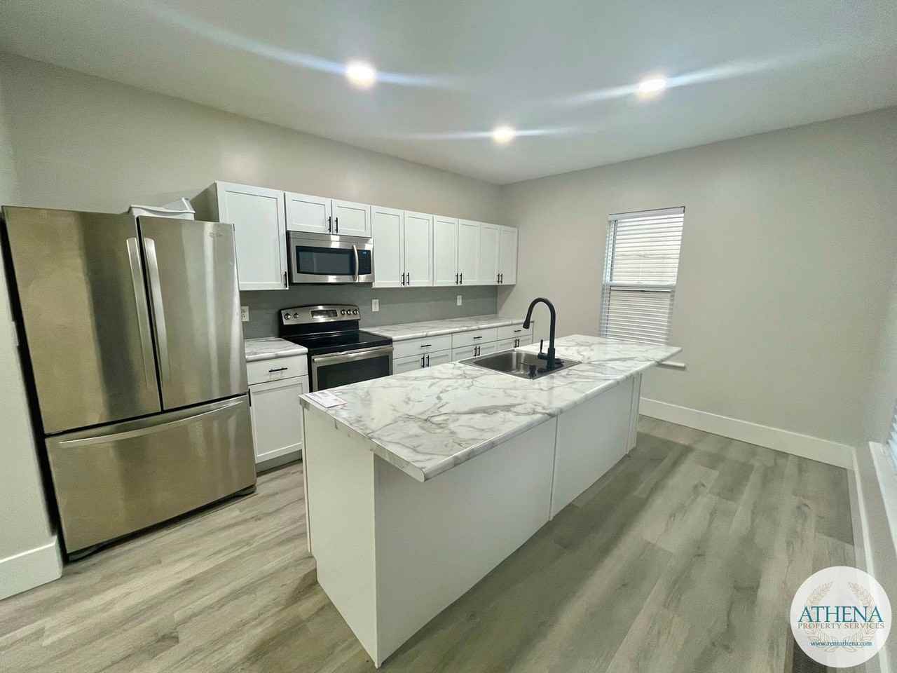 631 North St - Photo 3 of 18