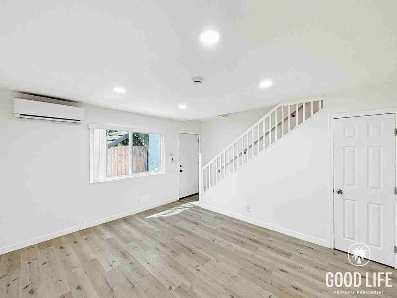 4370 Swift Ave - Photo 2 of 21