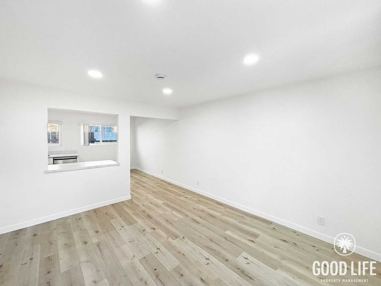 4370 Swift Ave - Photo 3 of 21