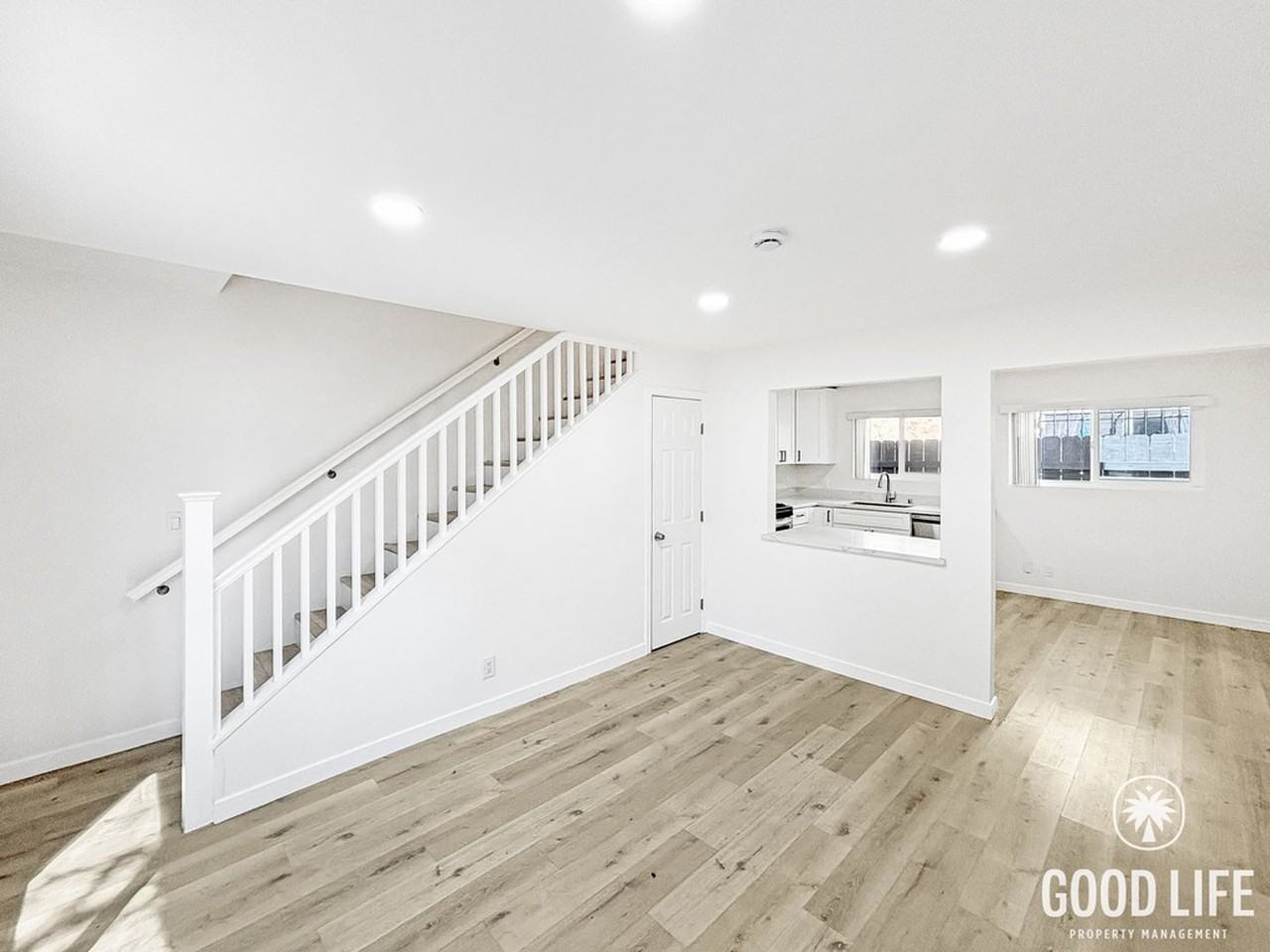 4370 Swift Ave - Photo 4 of 21