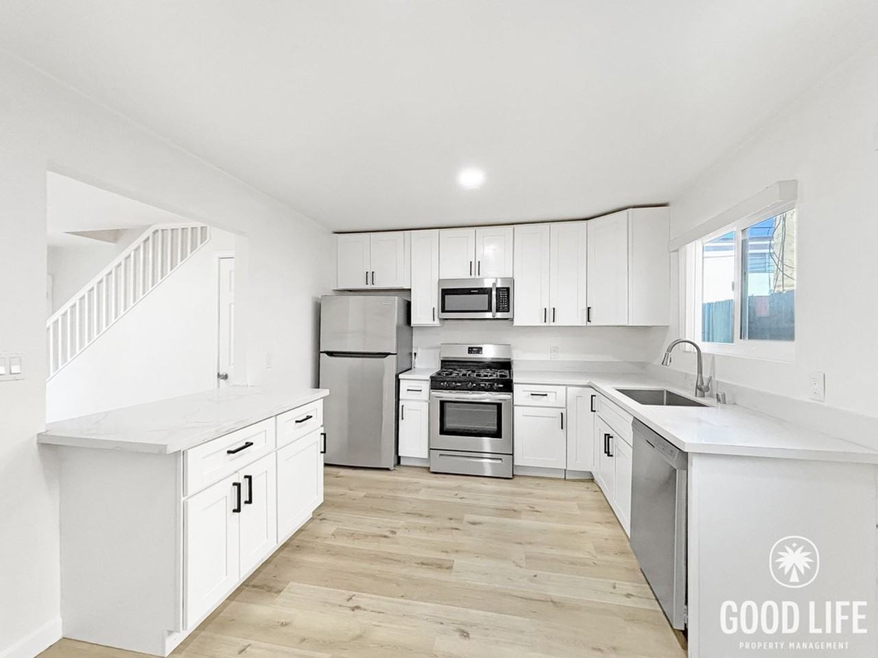 4370 Swift Ave - Photo 5 of 21