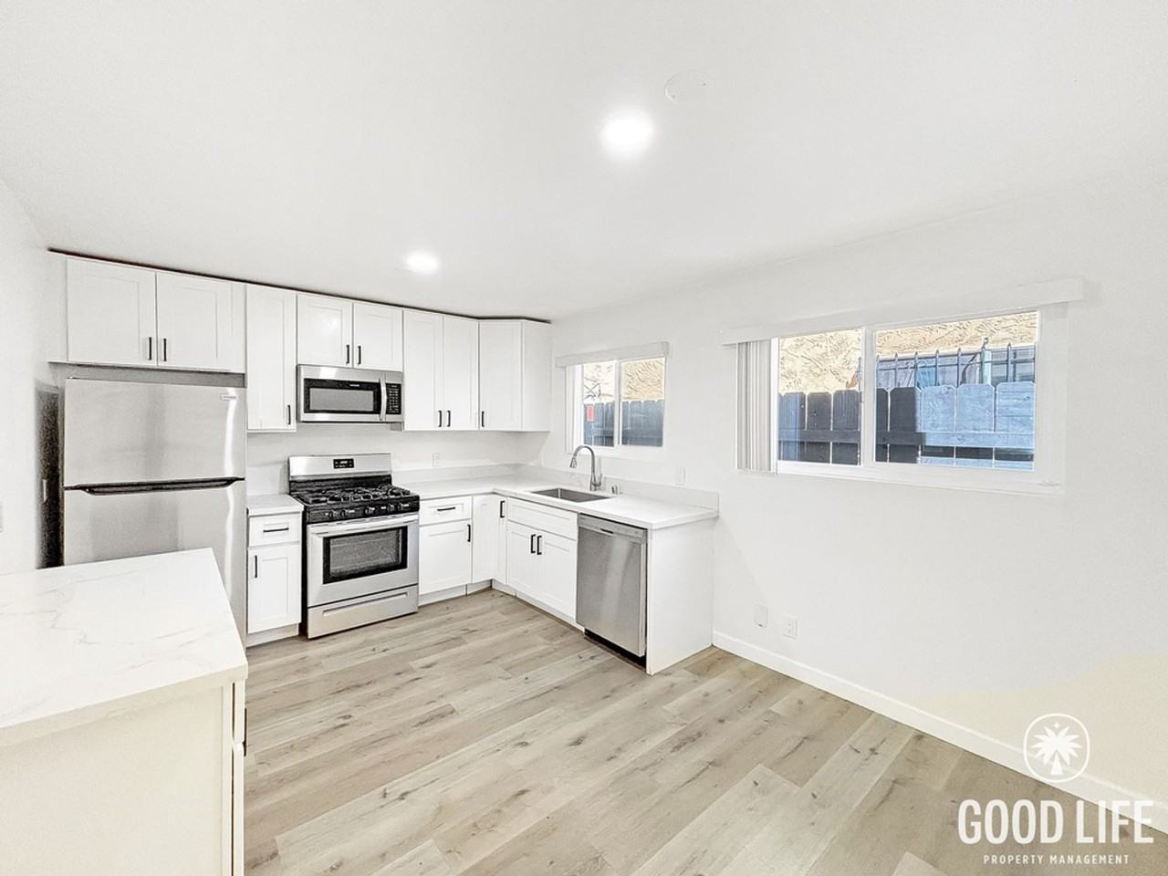 4370 Swift Ave - Photo 6 of 21