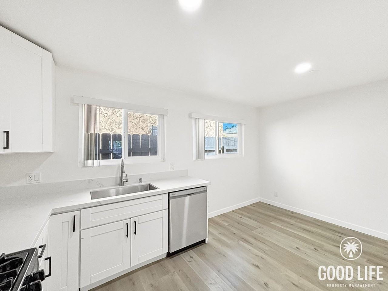 4370 Swift Ave - Photo 7 of 21