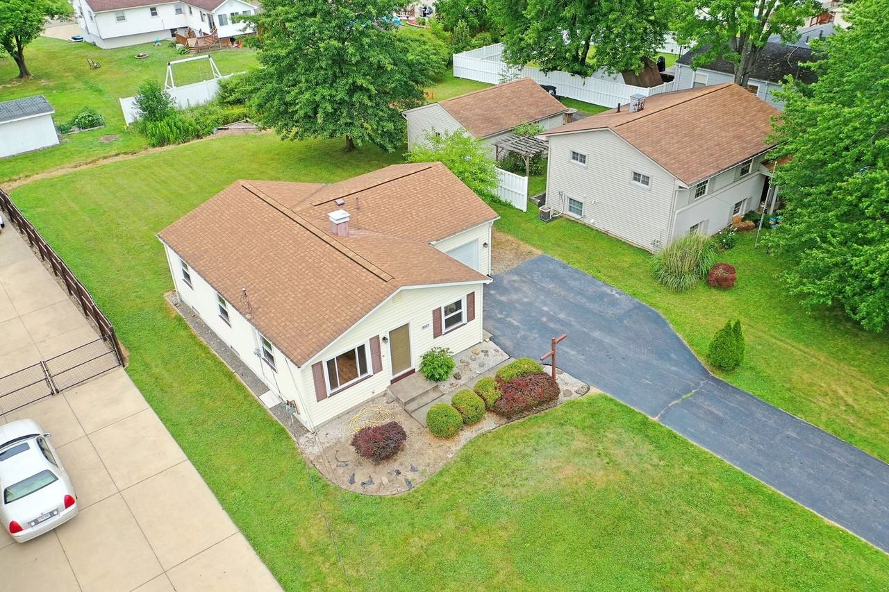 8167 Anderson Ave Ne - Photo 2 of 35