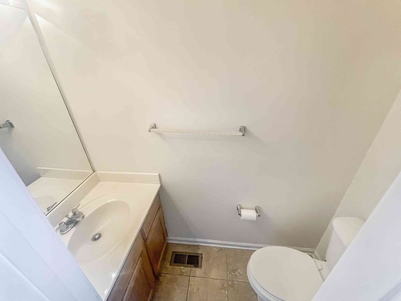 140 Calborne Ct - Photo 7 of 42