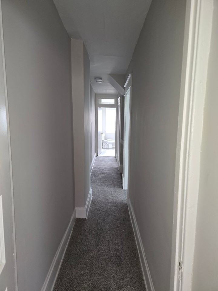 648 Carpenter St - Photo 4 of 6