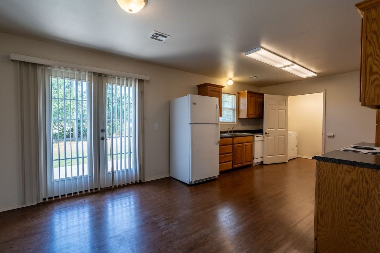 2205 W Wellington St - Photo 5 of 16