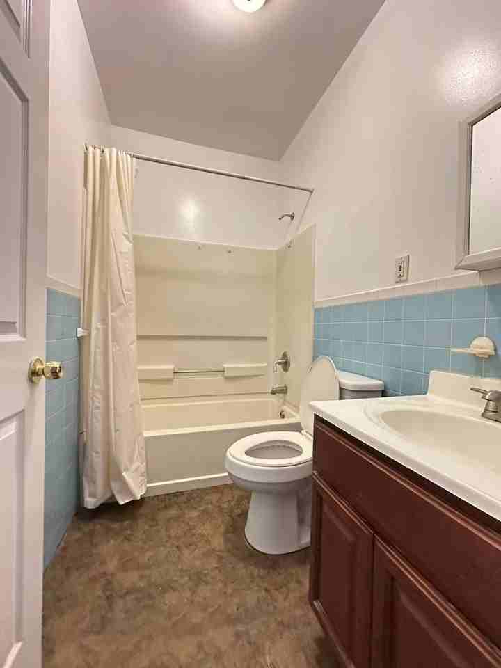 1001 Arch St - Photo 2 of 14