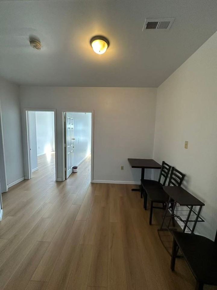 1001 Arch St - Photo 5 of 14