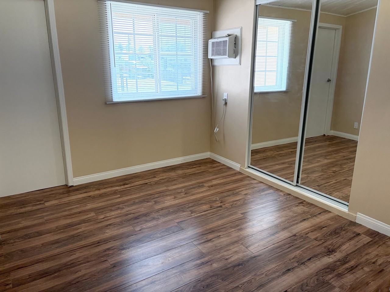 5211 N Leaf Ave - Photo 4 of 15