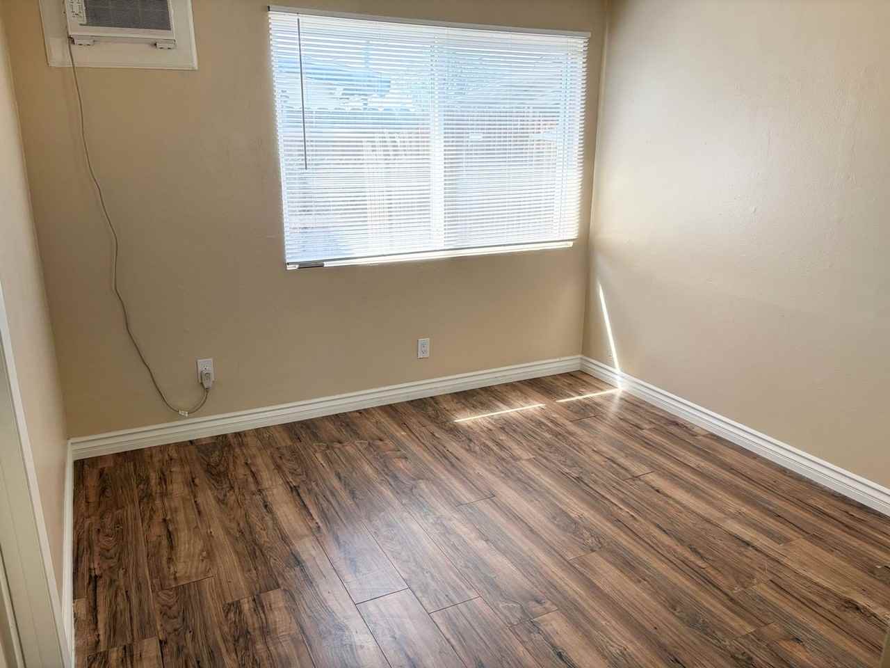 5211 N Leaf Ave - Photo 7 of 15