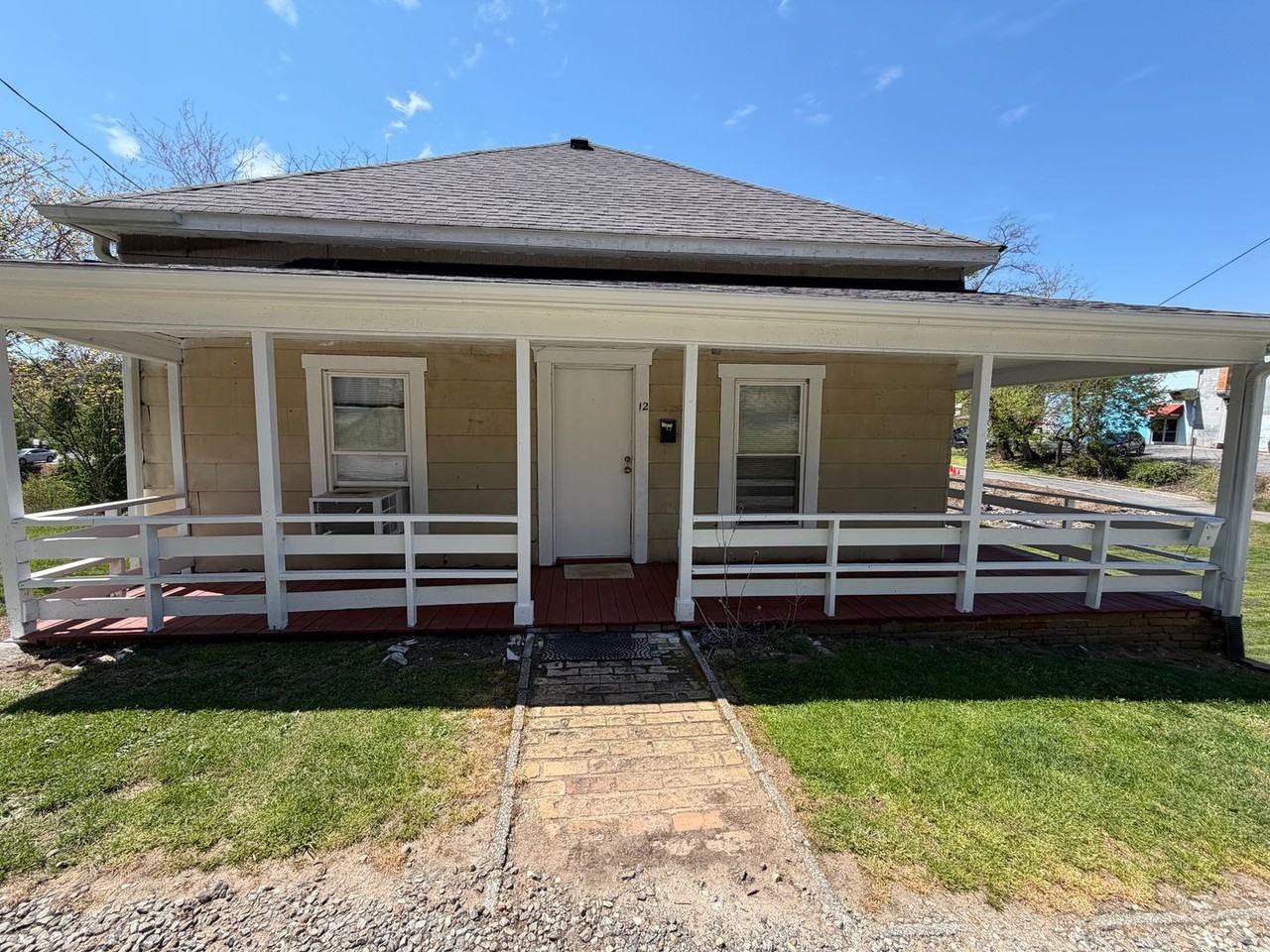 12 Long St - Photo 2 of 28