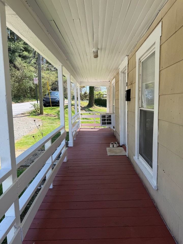 12 Long St - Photo 3 of 28